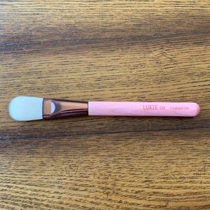 Luxie 510 Foundation brush new/unused!